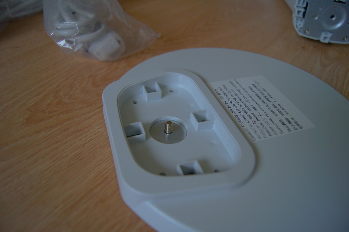 Подставка. Монитор NEC MultiSync E224wi.