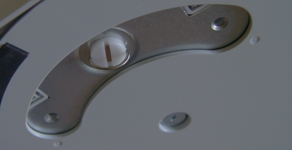 Подставка. Монитор NEC MultiSync E224wi.