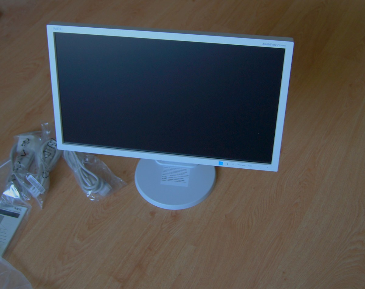  Монитор NEC MultiSync E224wi.
