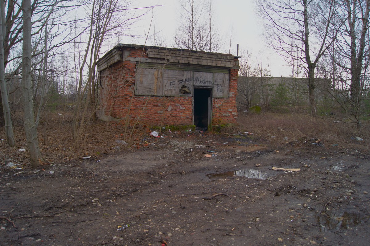  Дома возле променада.