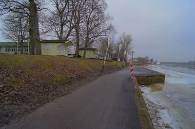 Дома возле променада