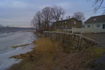 Дома возле променада