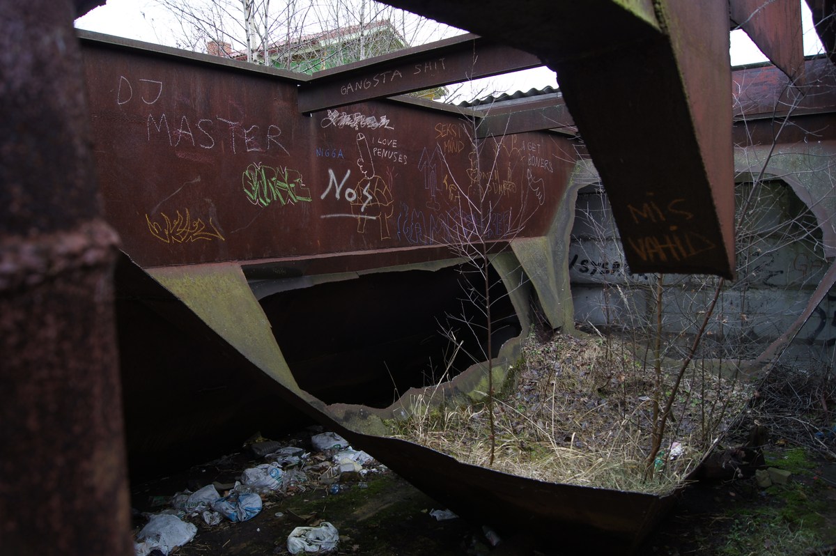  Дома возле променада.