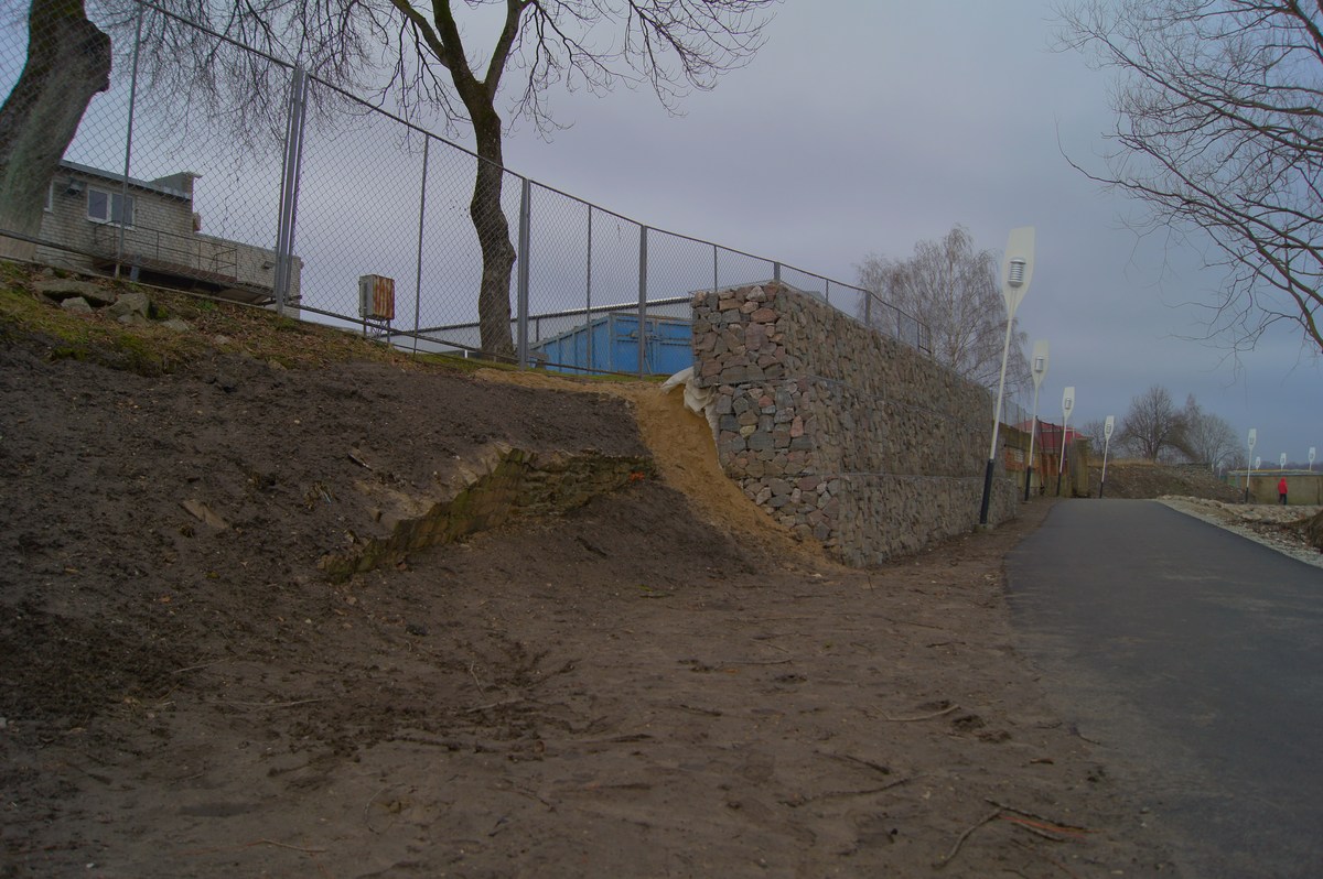 Подпёрли землю. Прогулка по Пярну.