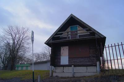 Дома возле променада