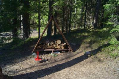 Место для костра Kabelimäe.  Kabelimäe lõkkekoht.