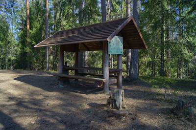 Место для костра Kabelimäe.  Kabelimäe lõkkekoht.