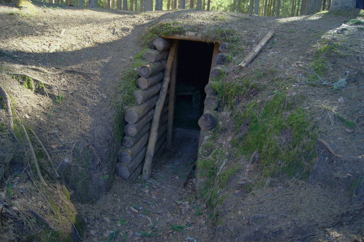 Землянка лесных братьев. Место для костра Metsavenna. 