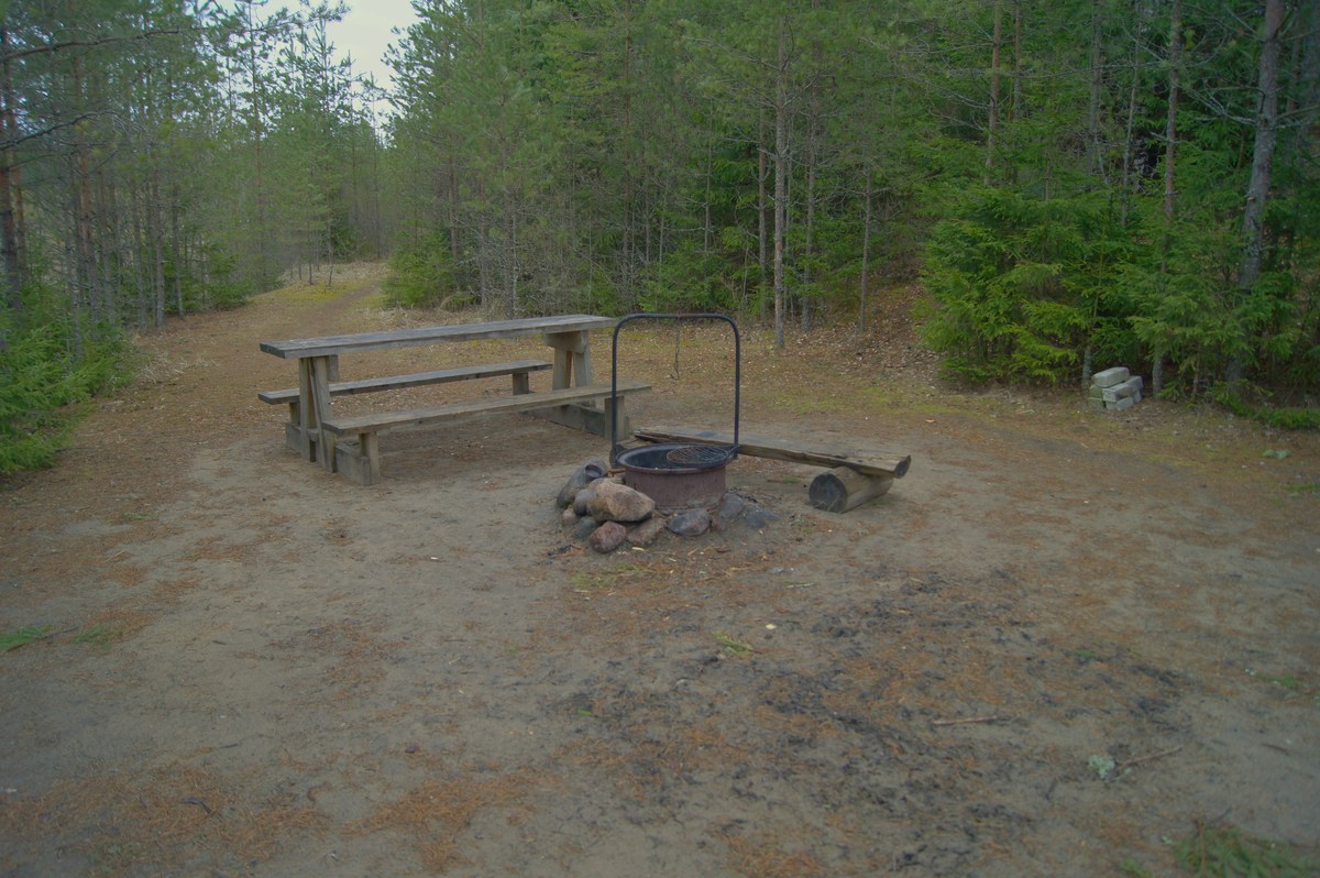  Пикниковое место mägede lõkkekohad.
