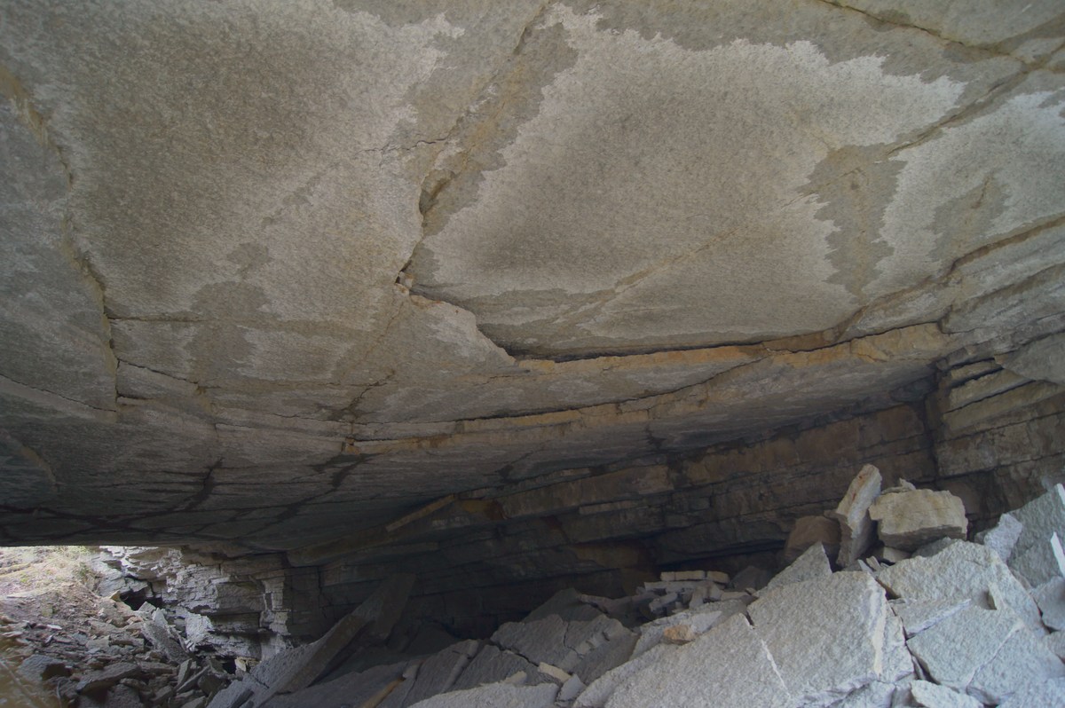  Тоннельные погреба в Астангу.