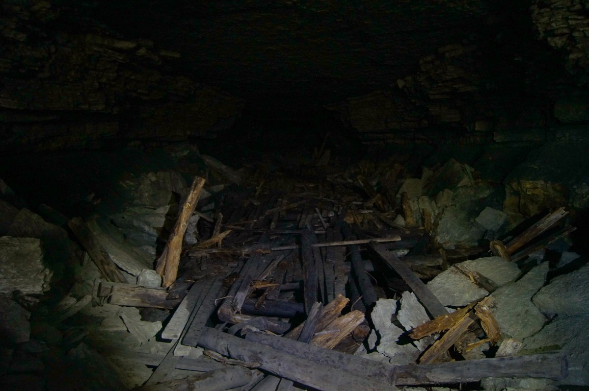  Тоннельные погреба в Астангу.