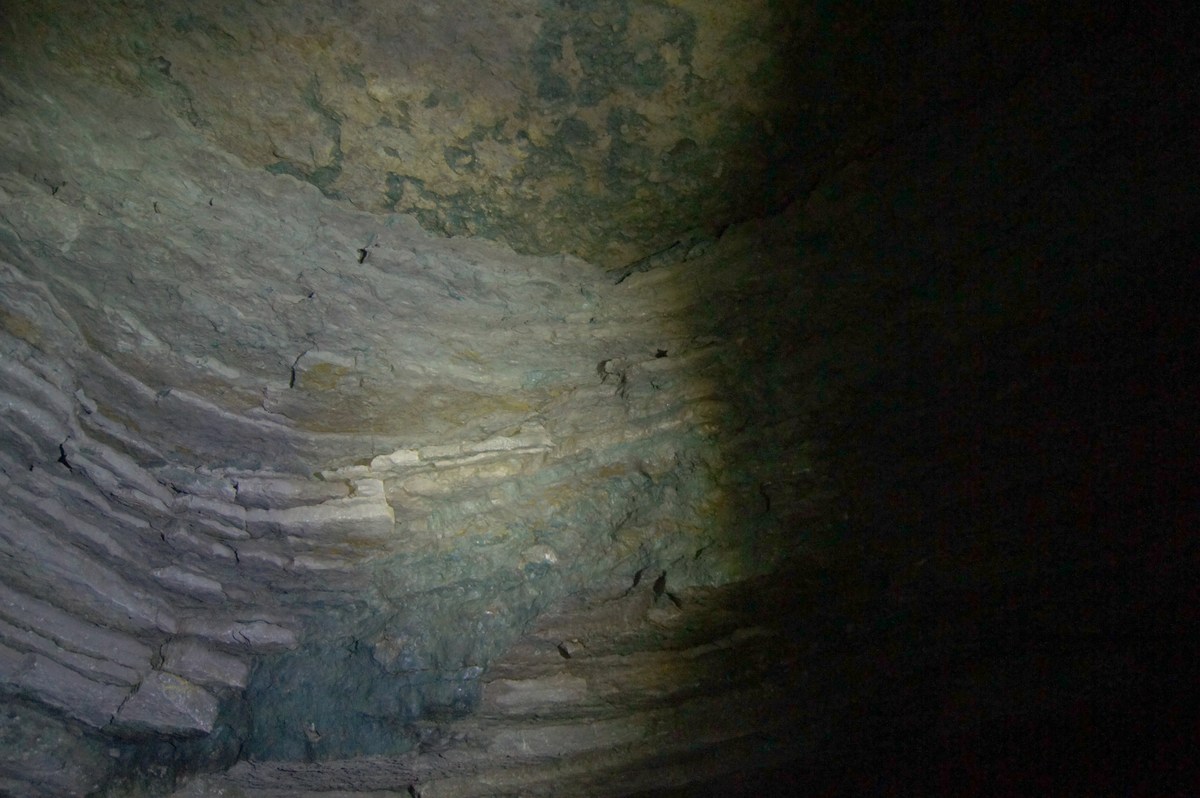  Тоннельные погреба в Астангу.