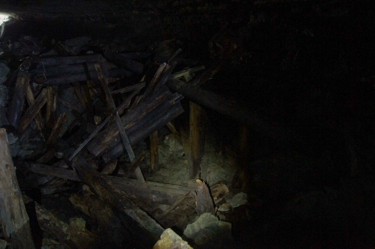  Тоннельные погреба в Астангу.