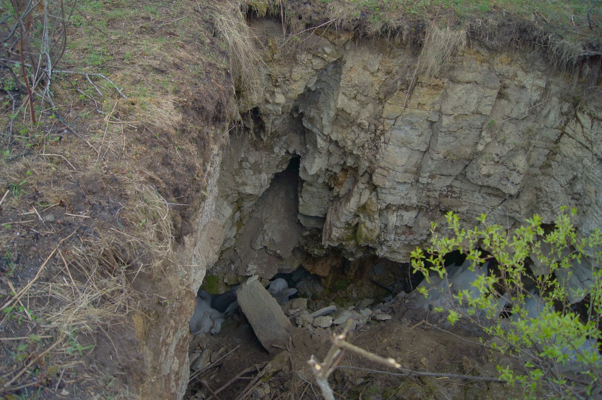 Заваленный тоннель. Вид сверху.  Тоннельные погреба, продолжение.
