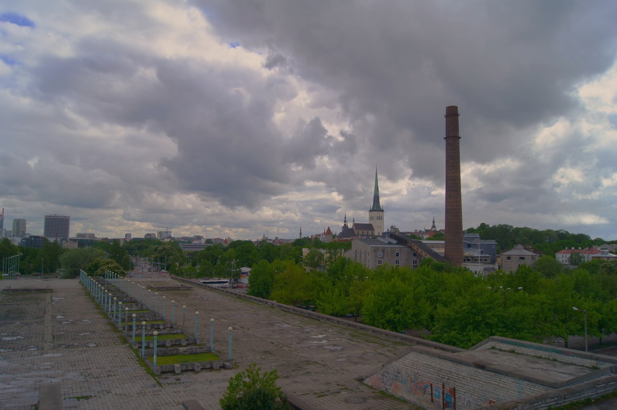  Таллинн, хмурое небо над горхоллом.