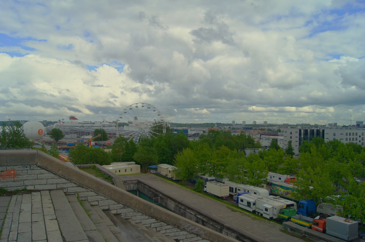  Таллинн, хмурое небо над горхоллом.