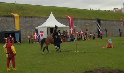 Рыцари на днях старого города