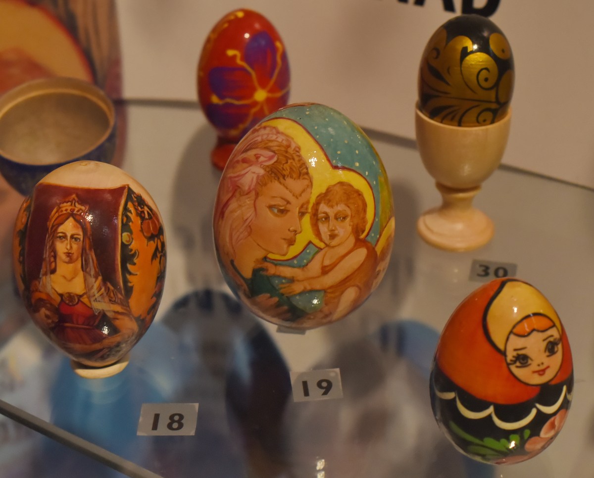 Раскрашенные деревянные яйца.  Яйца Фаберже.