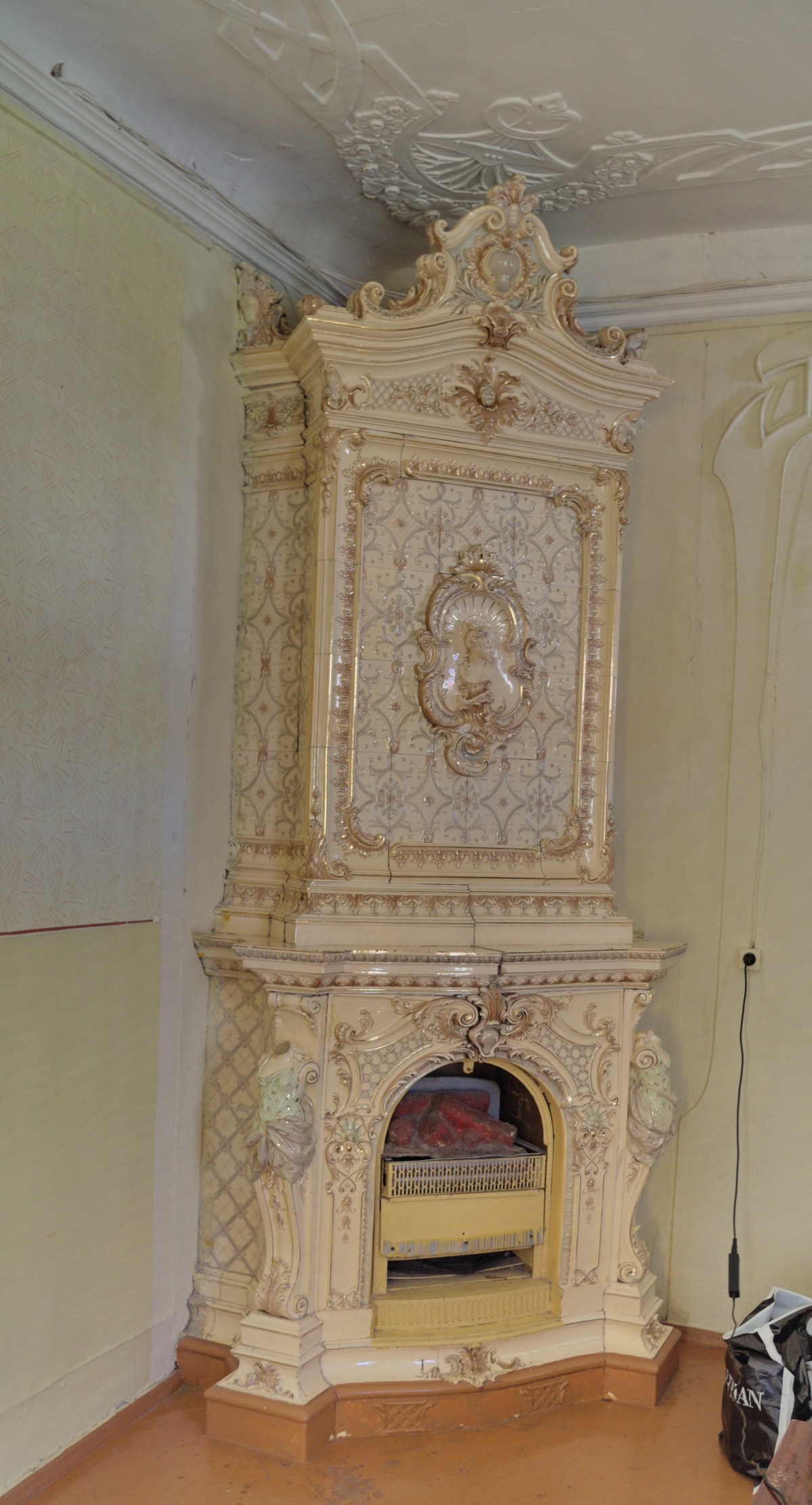 Камин. Guesthouse Airava - отель в городе Юрмала.