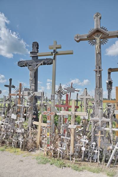 Литва, гора крестов.