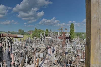 Литва, гора крестов.