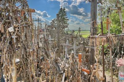 Литва, гора крестов.
