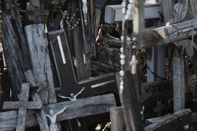 Литва, гора крестов.