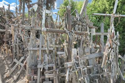 Литва, гора крестов.