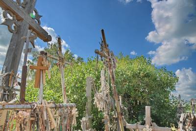 Литва, гора крестов.