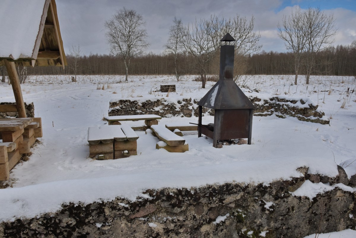  Пикниковое место саарте раба (Saarte raba lõkkekoht).