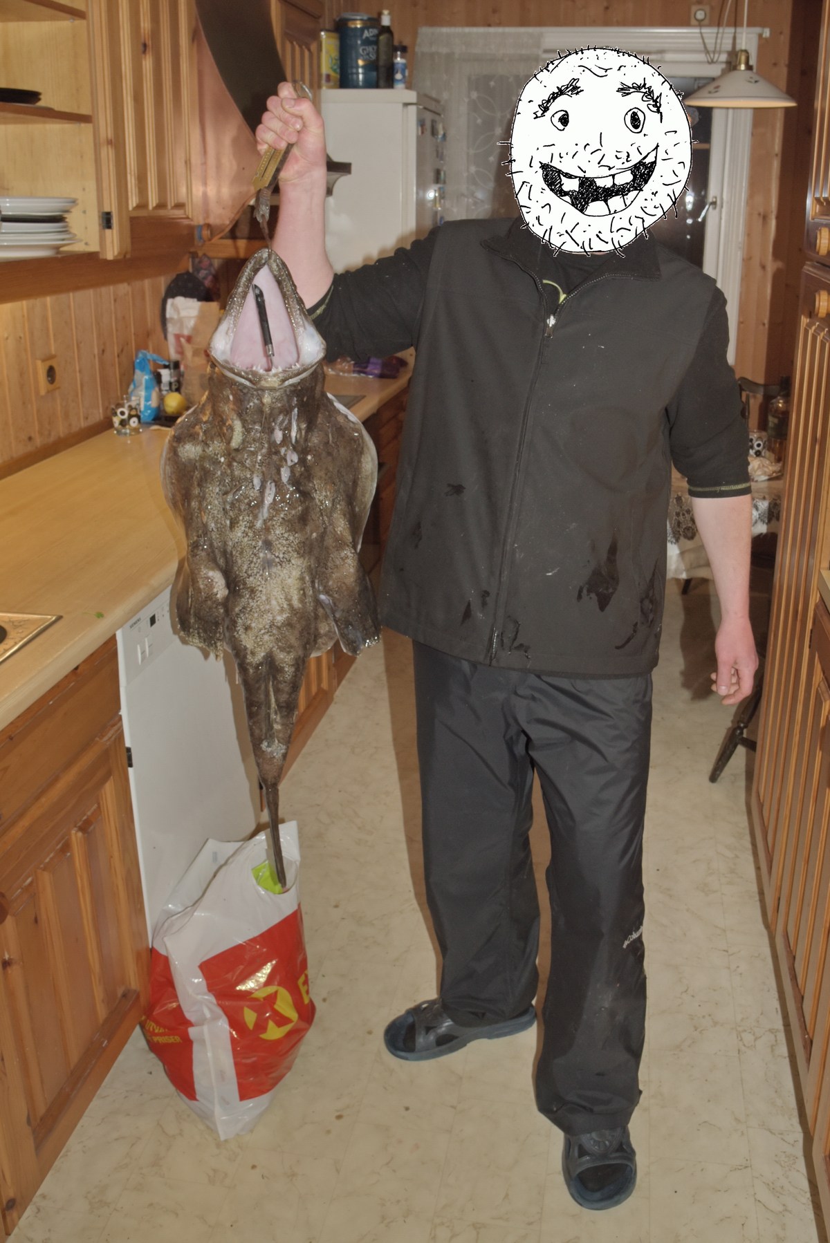 Рыбак и улов. Mорской чёрт.