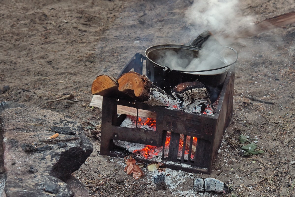 Начался пикник с плова. Пикник под Палдиски 2017.