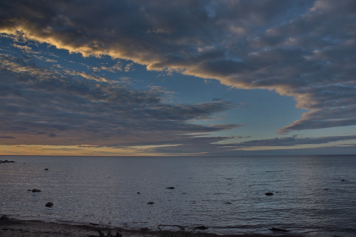 Закат на берегу.  Пикник под Палдиски 2017.