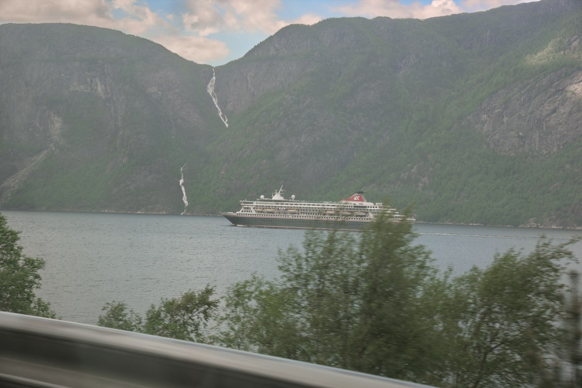 Паром на фьорде. Норвегия. Едем через перевал. 