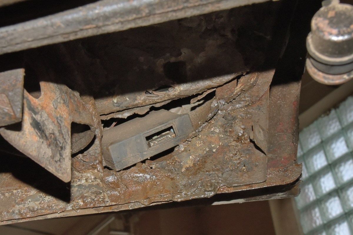  Ремонт одной красной машины.