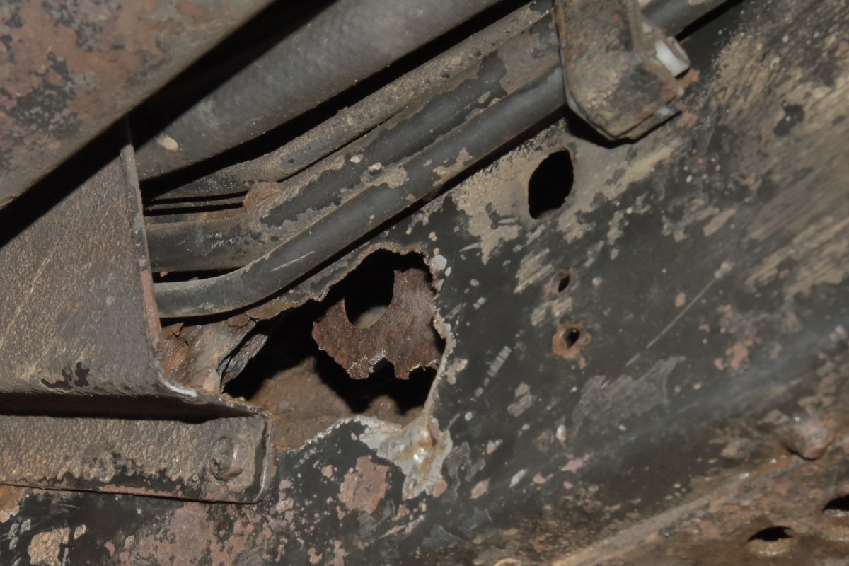  Ремонт одной красной машины.