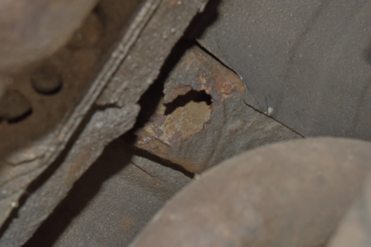  Ремонт одной красной машины.