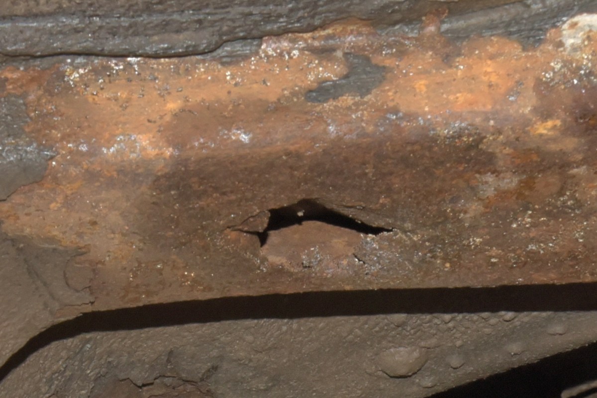  Ремонт одной красной машины.