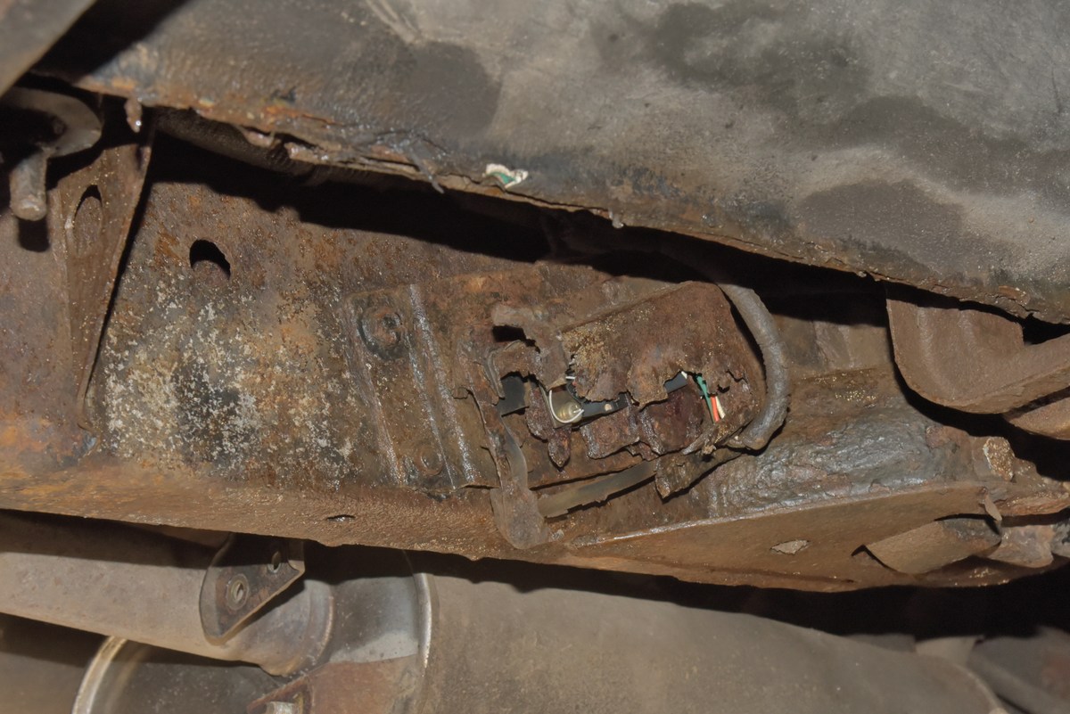  Ремонт одной красной машины.