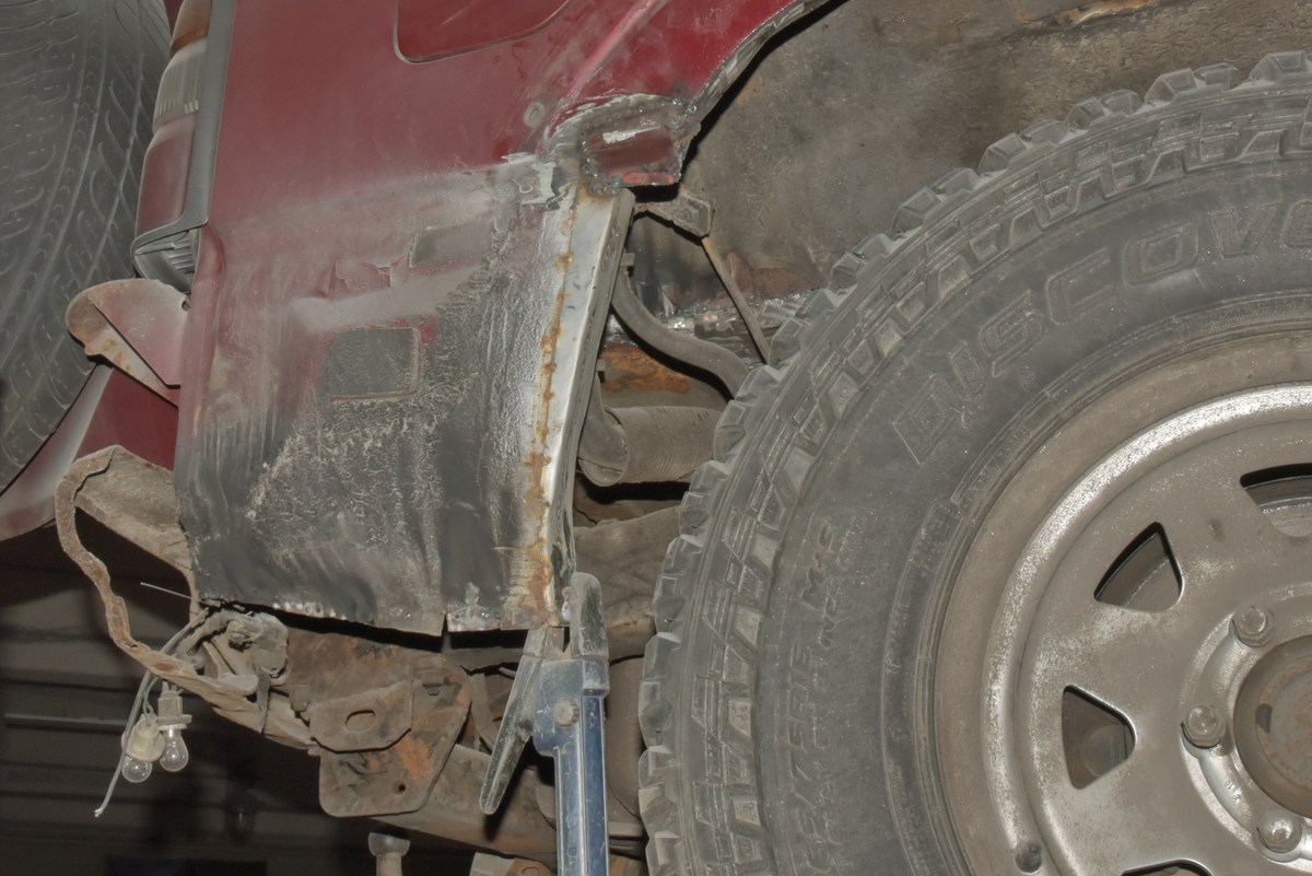  Ремонт одной красной машины.