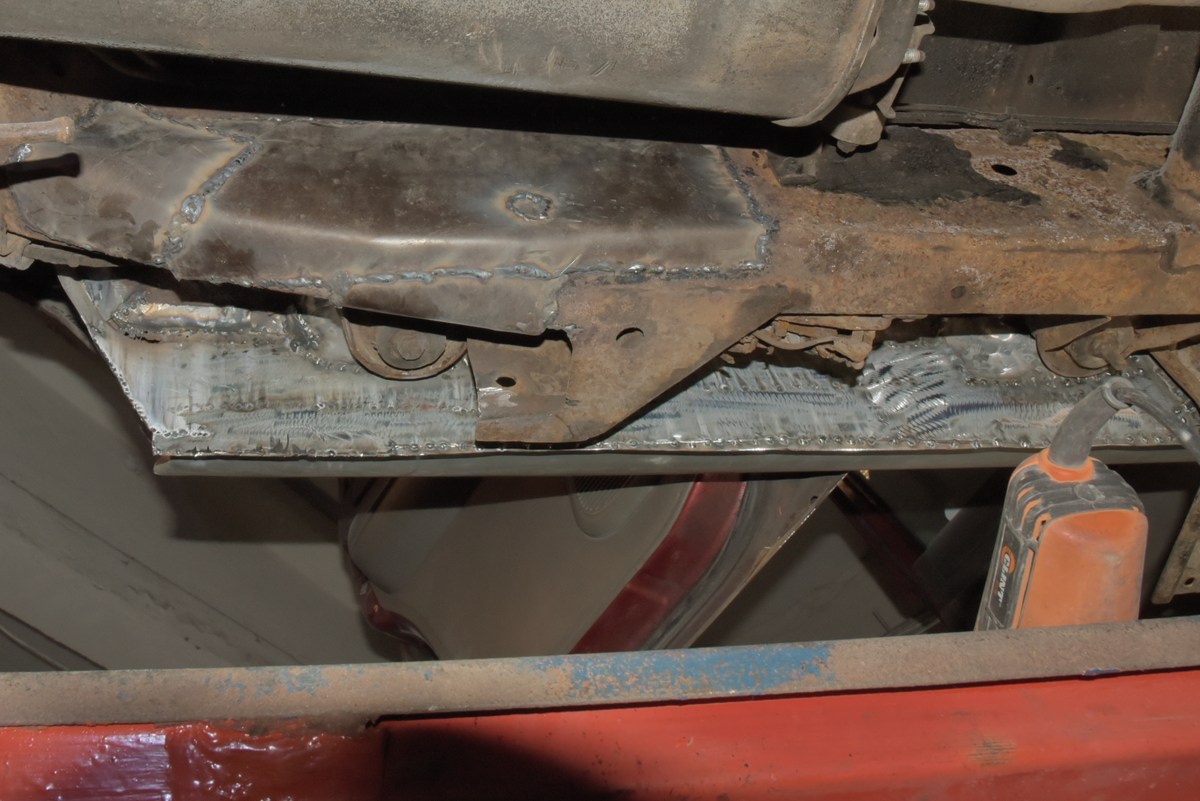  Ремонт одной красной машины.