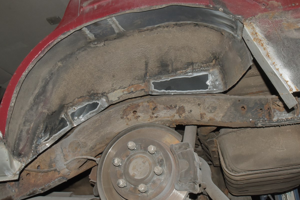  Ремонт одной красной машины.