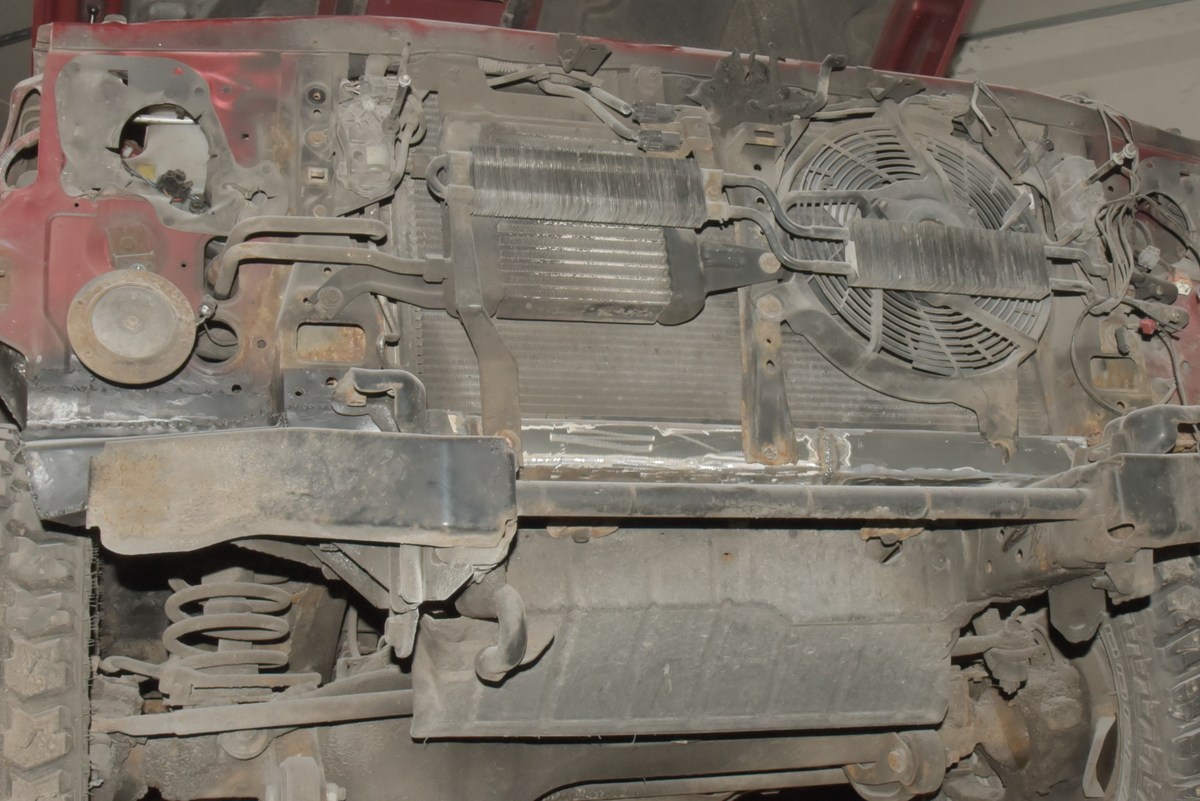  Ремонт одной красной машины.