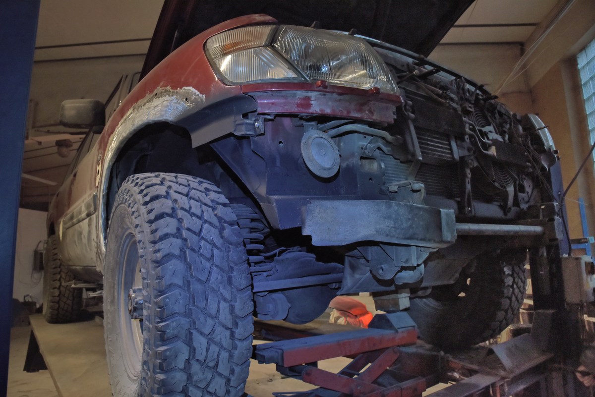  Ремонт красной машины закончили.