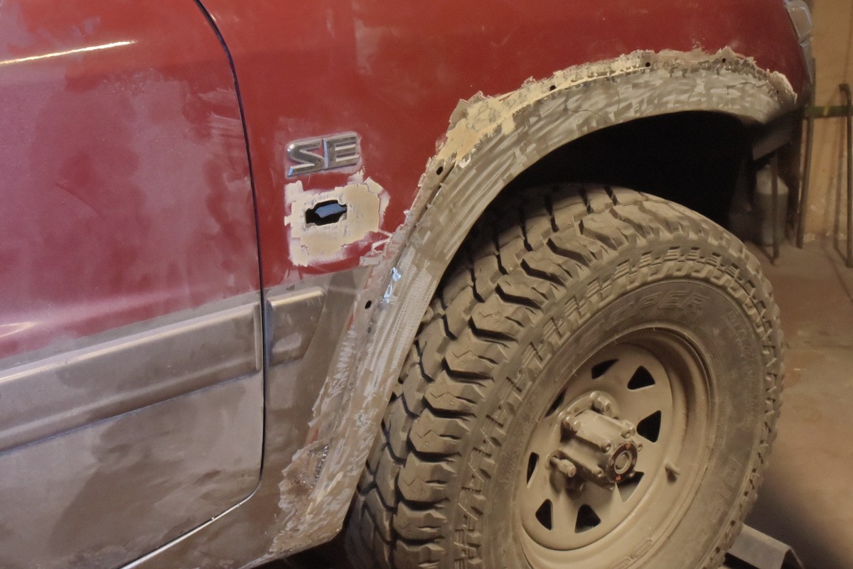  Ремонт красной машины закончили.