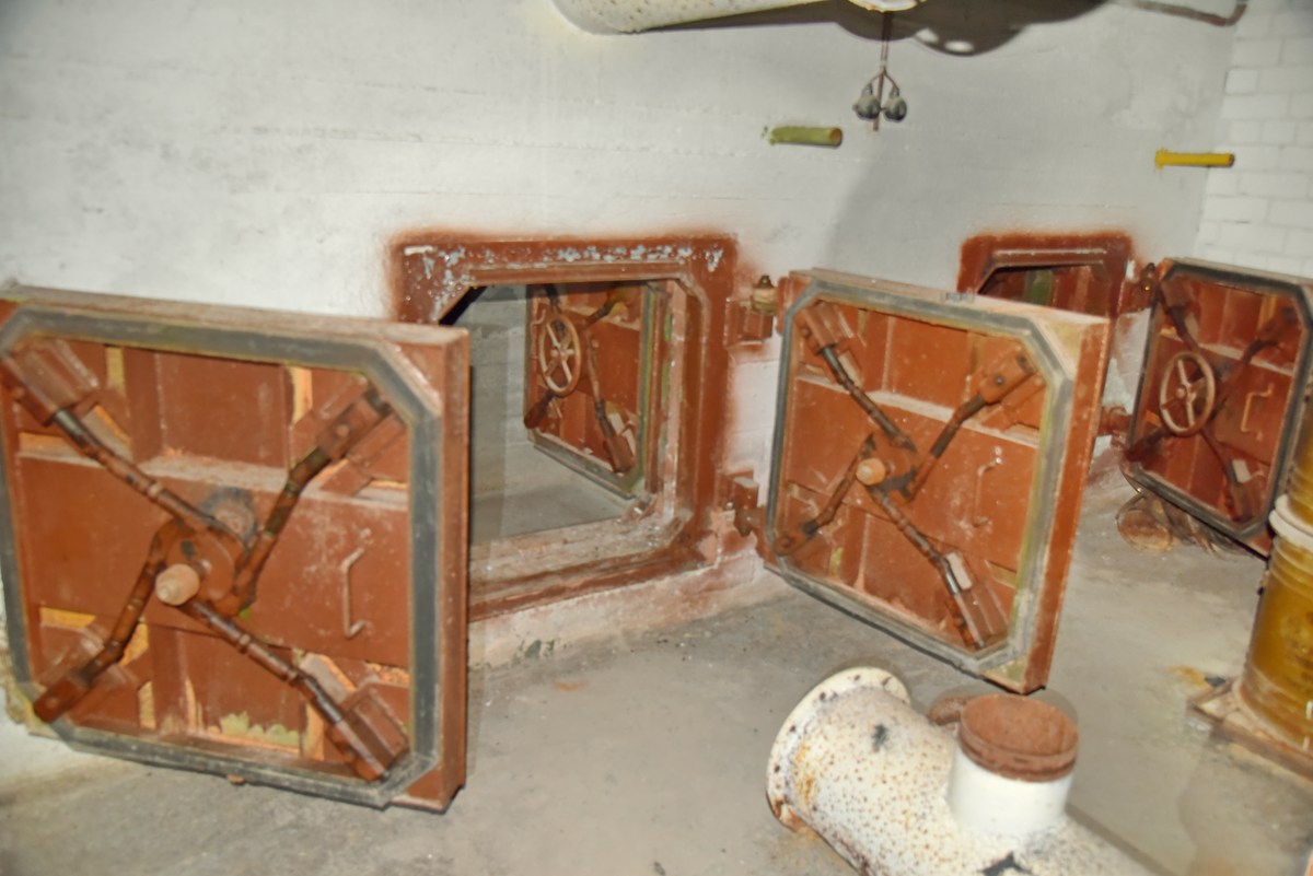 Люки. Бомбоубежище.