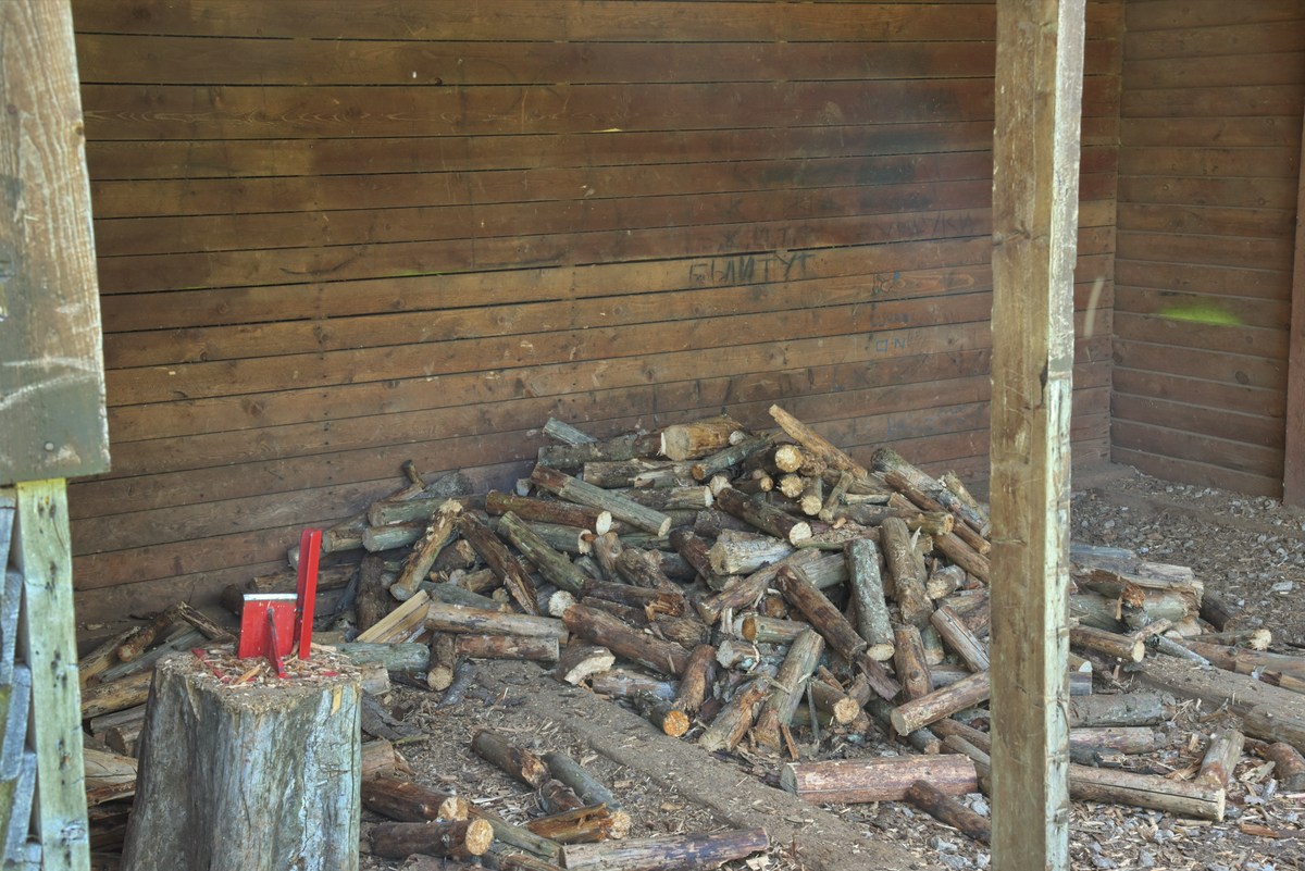 Дрова. Место для палаток никер-ярве. 