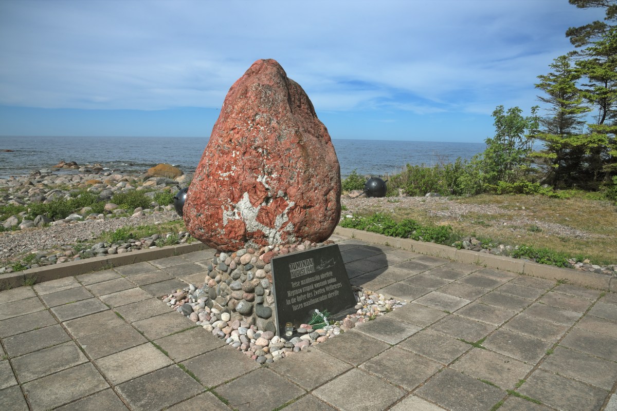 Памятник. Место для палаток Юминда (Juminda telkimisala)