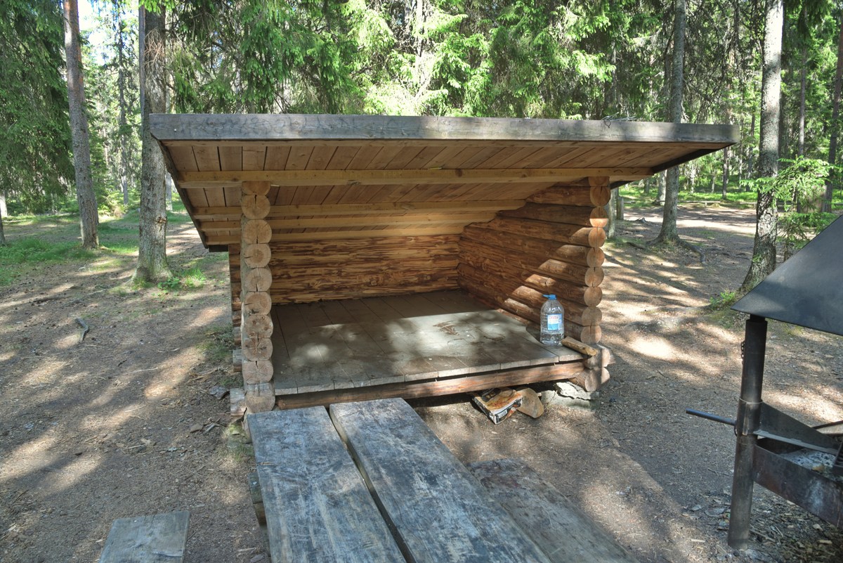 Место для спальников. Место для костра Ныммевески, Nõmmeveski lõkkekoht.