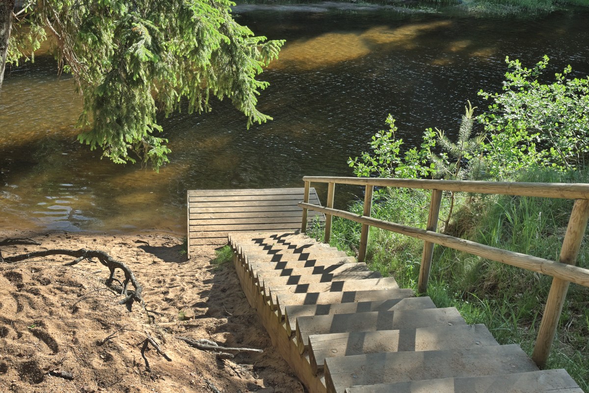 Спуск к реке. Место для костра Ныммевески, Nõmmeveski lõkkekoht.